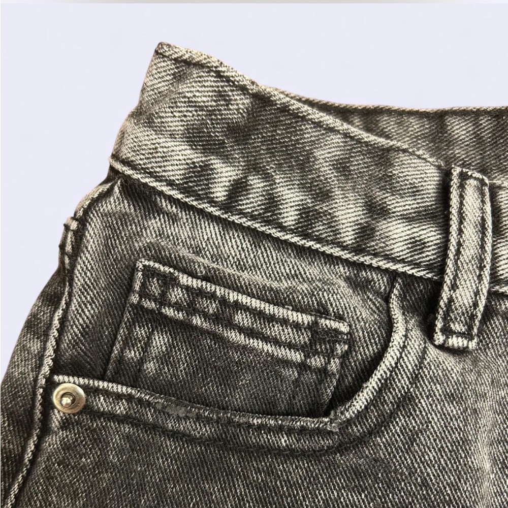 PrettyLittleThing Grey Distressed Shorts - Picture 3 of 5